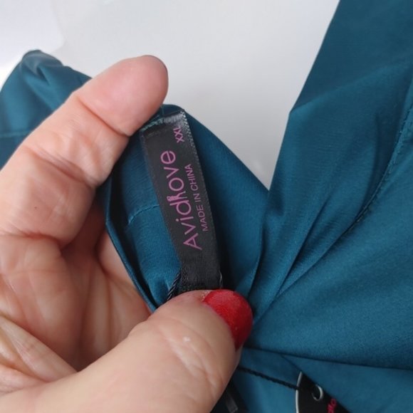 Green silk like robe in xxl - Picture 5 of 6